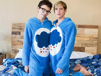 Nice Onesie Fellows Get Highly Messy! - Cameron Hilander &amp; Kyle Rhodes