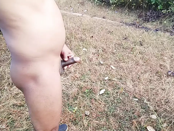 Steaming Indian fellow catches a stranger & gives him a super-naughty nude hj on the roadside