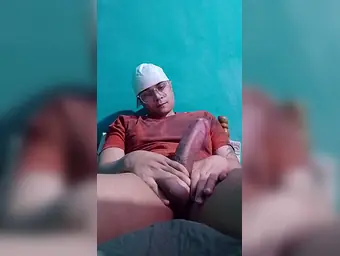 Watch this bisexual twunk pound his massive pink sausage until he explodes in jizz
